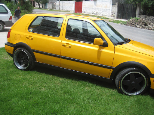 Centro De Reparacion Automotriz Finish-Line Body Shop - Thumbnail