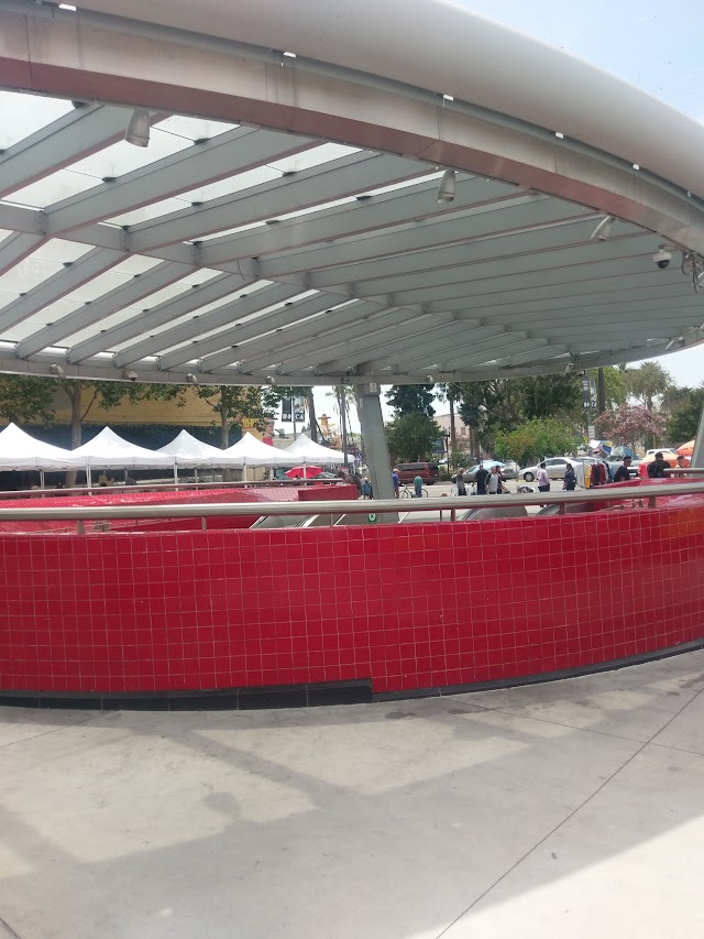 Westlake / MacArthur Park Station