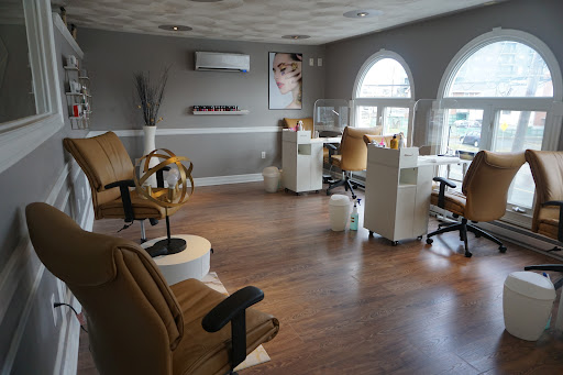 Reina Royale Esthetics & Hair Logo