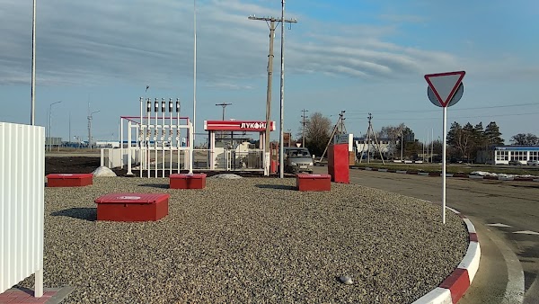 АЗС Лукойл метан. Полевой пункт заправки. Красногвардейское Ставропольский край заправка Лукойл. Старые российские АЗС. Ипатово ставропольский край телефон