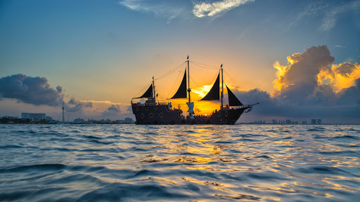 Jolly Roger Pirate Show