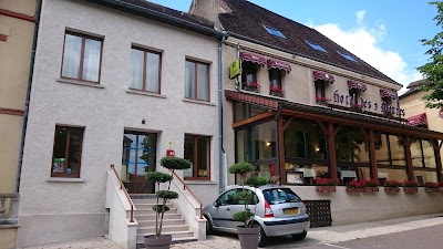 photo of Logis Hôtel des Trois Maures
