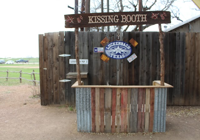 Luckenbach