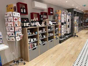 Photo n°22 de Tabac Presse Loto Pmu Snc Moreau Maroquinerie Vêtements Librairie Cadeaux Mercerie Point poste Relais Colis à Chasseneuil-sur-Bonnieure (Boutique de cigarettes électroniques)