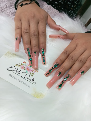 Bellísima salón, estilista profesional