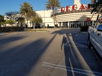 Photos of Regal Cinemas Royal Palm Beach 18 RPX