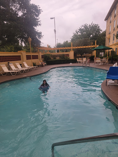 La Quinta Inn & Suites by Wyndham USF (Near Busch Gardens) - Thumbnail