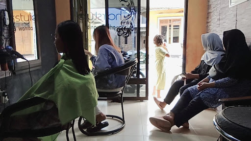 In Salon (hair & makeup)