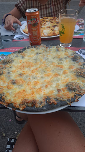 Photo 2 - Black Pizz'
