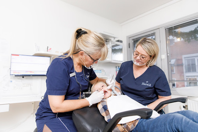 Opinii despre Harald Tandlægerne Eggers og Vester în Hornbæk-Dronningmølle - Tandlæge