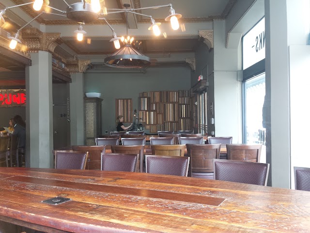 Tribune Tavern