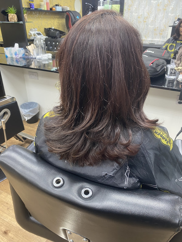 S R hair and beauty photo 2