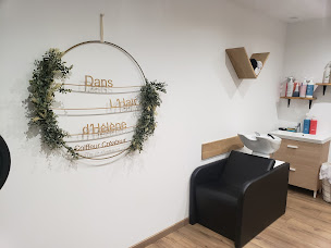 Photo n°7 de Dans l'Hair d'Hélène Coiffeur Créateur à Guessling-Hémering (Salon de coiffure)