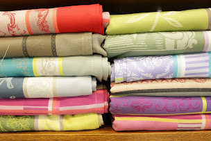 Photo n°15 de Cadeaux Malins - Bougies parfumées artisanales, linge et décoration, maroquinerie, bijoux fantaisie, jouets à Opio (Magasin de jouets)