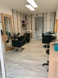 Photo n°21 de Tiffany Coiffure à Étampes (Salon de coiffure)