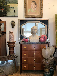 Photo n°4 de Alexis Candau Antiquaire à Gaillac (Magasin d'ameublement et de décoration)
