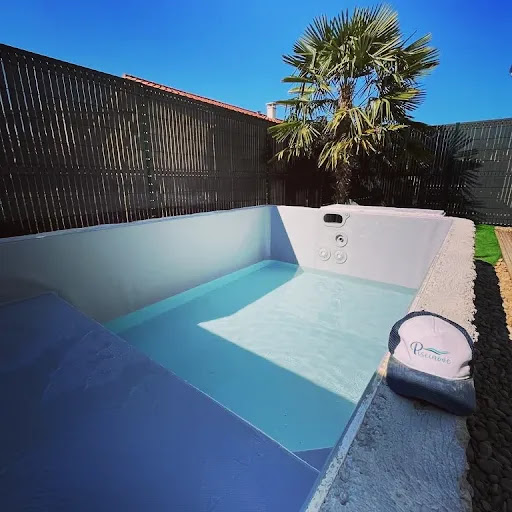 Photo de PISCINOVE . rénovation et création de piscine à Renage (38140)