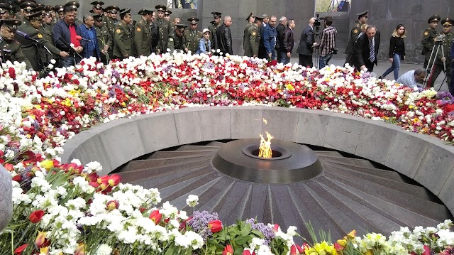 Tsitsernakaberd Mémorial aux Victimes du Génocide Arménien