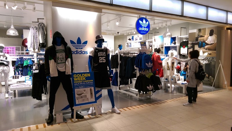 アディダス オリジナルスショップ博多 キャナルシティオーパ 福岡県福岡市博多区住吉 スポーツ用品店 グルコミ