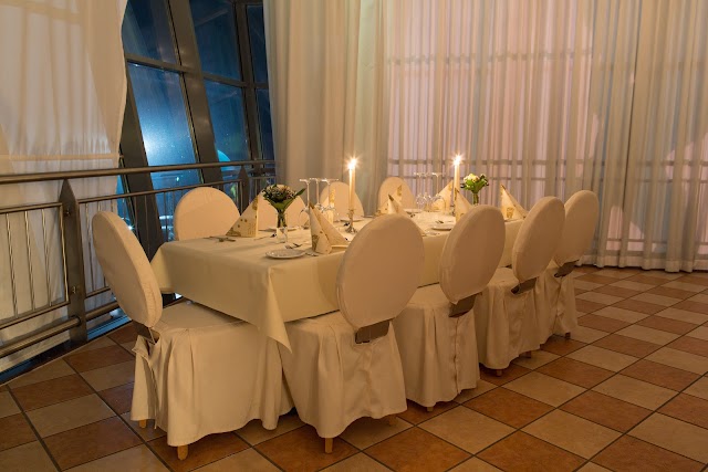 Aura - Der Partytempel