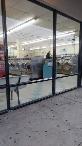 Giant Laundry Center - Thumbnail