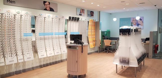 Specsavers Opticians and Audiologists - London - Whitechapel - Optician