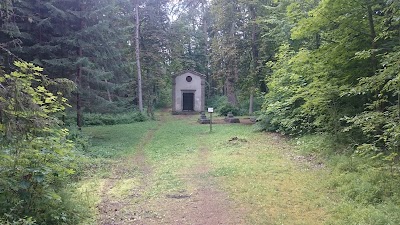 Photos of Keila-Joa m&otilde;isa kabel ja kalmistu