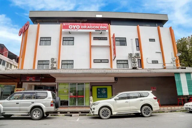 Super OYO 976 Dragon Inn
