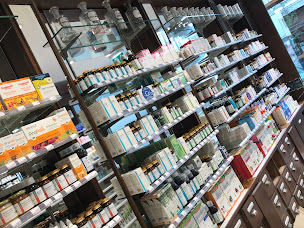 Photo n°2 de Pharmacie de L'Aigle Anton&Willem - Herboristerie à Thionville (Magasin de vitamines et compléments alimentaires)