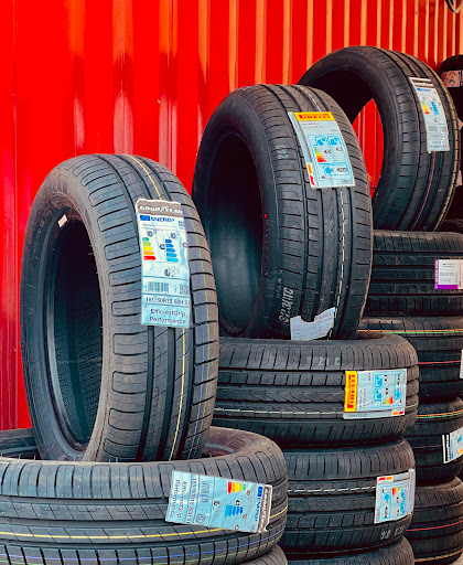 Tires shifters Värmdö shopping center - Thumbnail