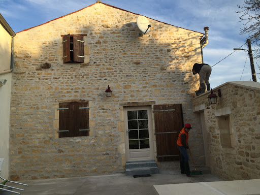 Photo de ENTREPRISE HORTICA SAINT JEAN D'ANGELY | Le spécialiste de la toiture couvreur Saint jean d'angely peinture générale à Essouvert (17400)
