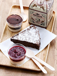 Photo n°19 de Café Lucy X Mozza & Co à Paris (Restaurant)