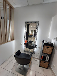 Photo n°9 de Nathaly Style à Noyant-Villages (Salon de coiffure)