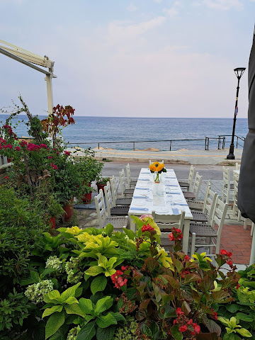 RESTAURANT AKROGIALI - SOULDATOS APOSTLE by null