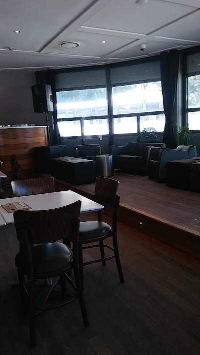 Photos of Finnegan's Hotel