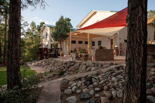 Pueblo Canyon Inn & Gallery