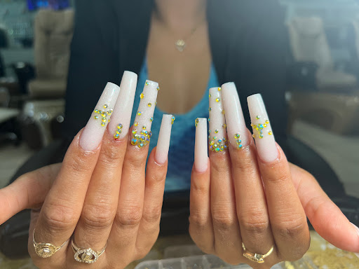 VK Nails and Spa