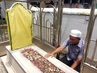 Photos of Makam Guru Bangil