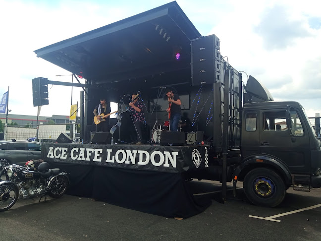 Reviews of The Stage Bus in Birmingham - Music store