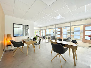 Photo n°1 de Agence Immobilière - Fréjus / Saint Raphael - Whitley Real Estate à Fréjus (Agence immobilière)