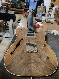 Photo n°4 de L'atelier de Charly à Montauban (Atelier de réparation d'instruments de musique)