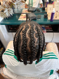 Photo n°3 de Alpha Coiffure à Le Plessis-Robinson (Salon de coiffure)