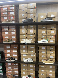 Photo n°31 de Besson Chaussures Paris BNF à Paris (Fabricant de maroquinerie)