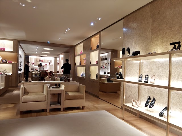 Louis Vuitton Paris Montaigne