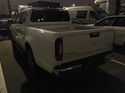 Photos of Mercedes-Benz dealership in Nuremberg