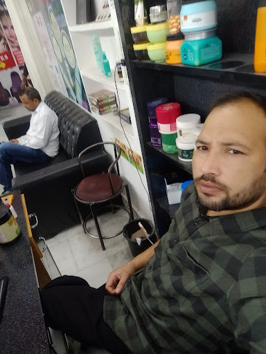 Ek bar salon mein Aakar seva ka mauka avashya de🙏🙏 post image