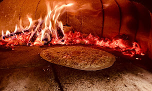 Photo n°1 de LE PETIT MONDE DE LOLO CAMION PIZZA AU FEU DE BOIS à Flavin (Pizzas à emporter)