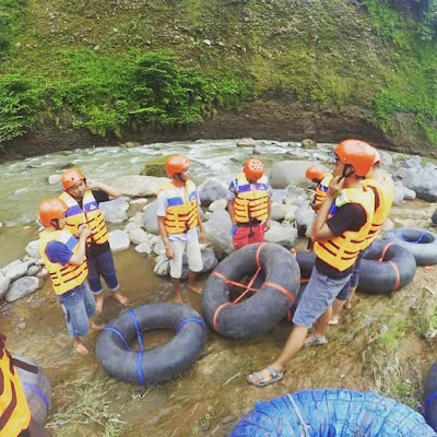 Photos of River Tubbing