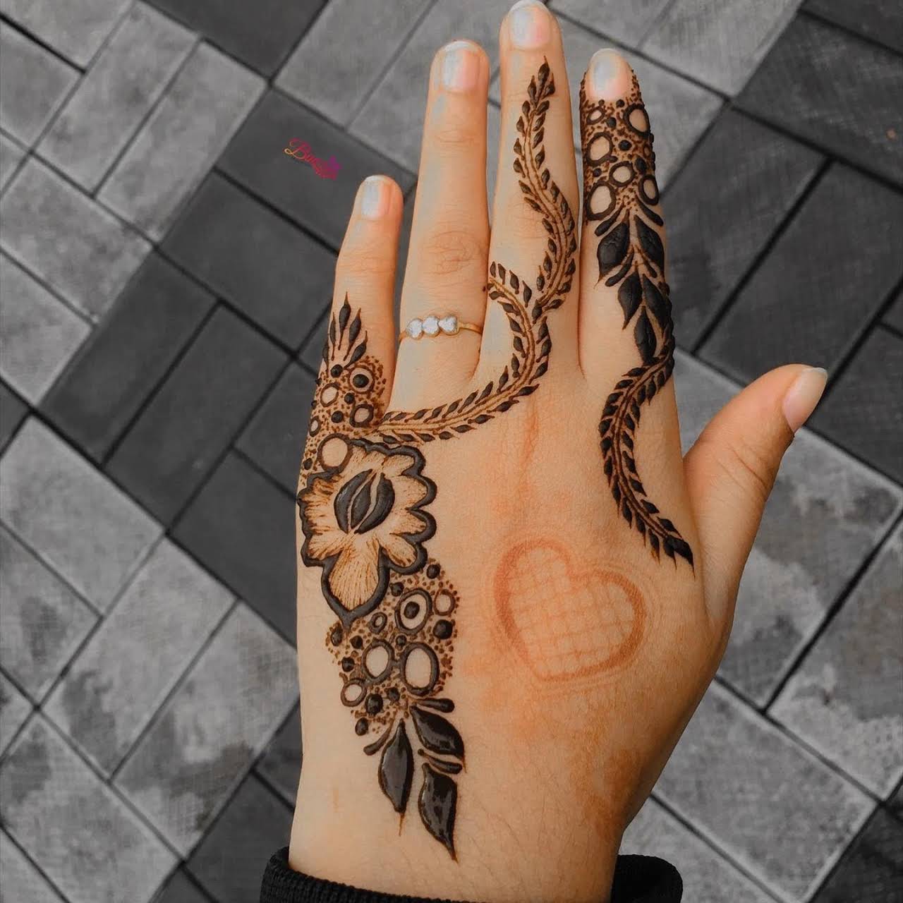 Binzz Mehandi Bridal Mehandi Artist By Fathima Binshi Mehndi Designer In Tirur