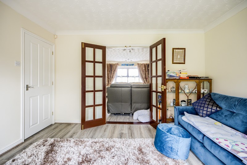 Dean Coleman Estate Agents photo 3